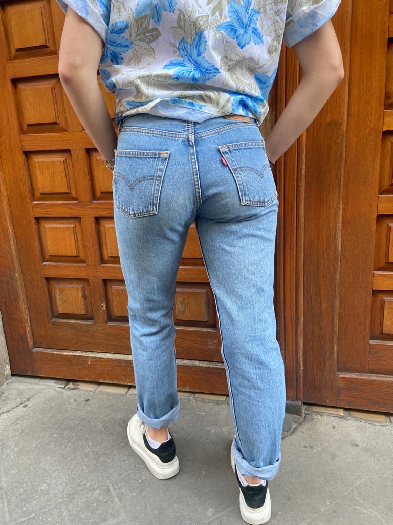 Jeans Levis Vintage W30 ( equivalent taille 38 FR )